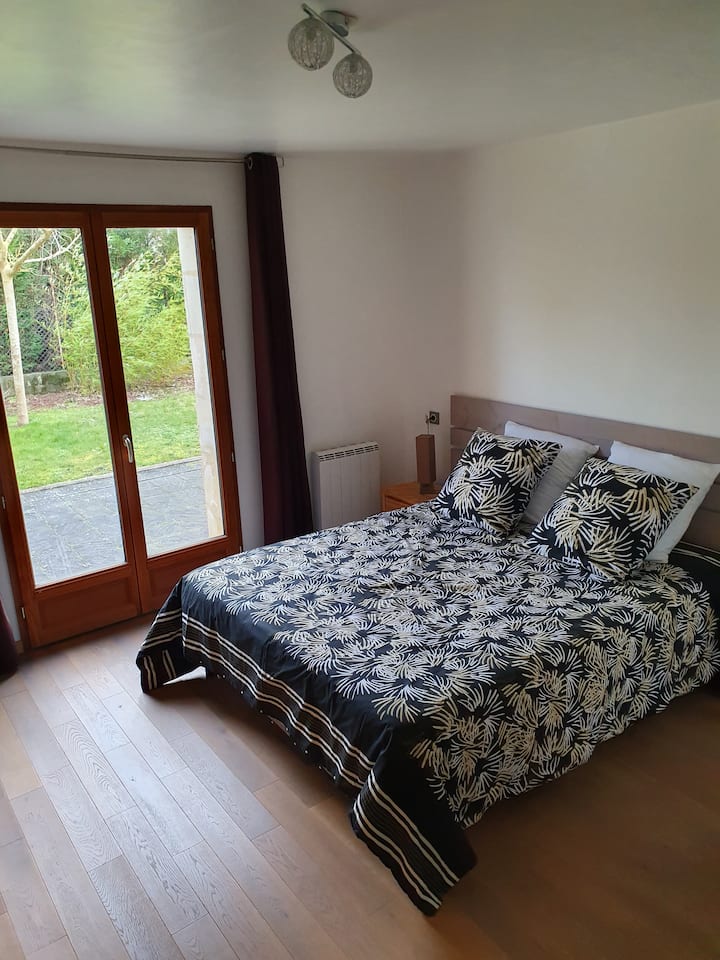 Chambre 1, avec sa salle de bain attenante