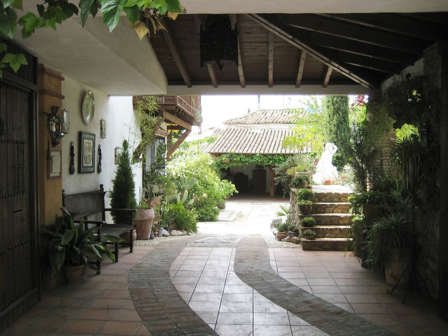 Entrada a la finca / Entrance to the property