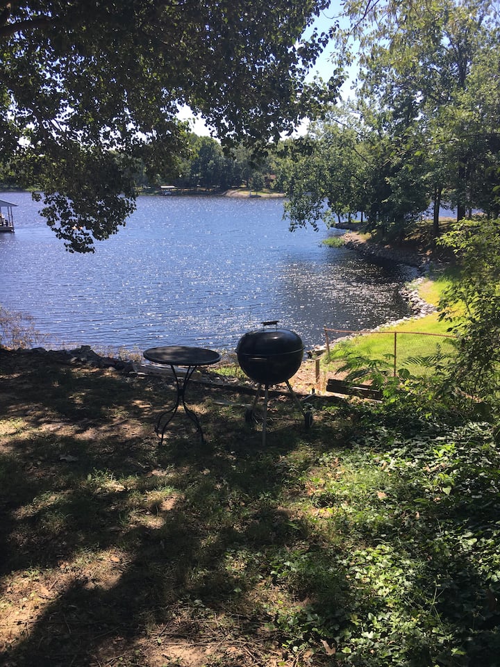 Lakefront cottage Lake of Egypt Kayaks, breakfast Cottages for Rent