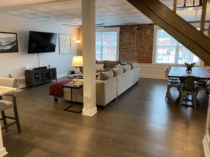 Top 10 Airbnb Vacation Rentals In West Jefferson, North Carolina