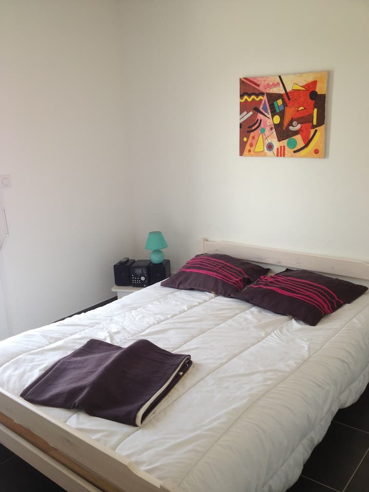 M1 - ห้องนอน 3 - เตียงคู่ 1 หลัง