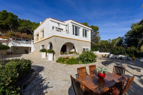 CAN PEP, Villa close to D'en Bossa beach with pool