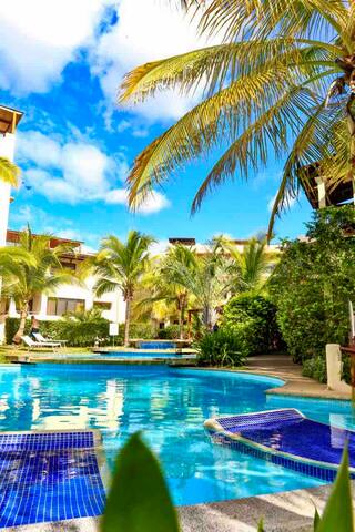 Rare find stunning villa,walk to the ocean/view