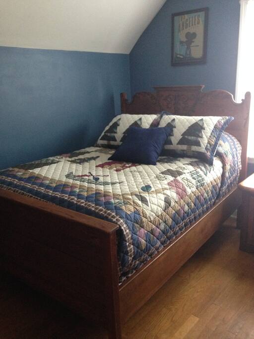 Full size antique oak bed