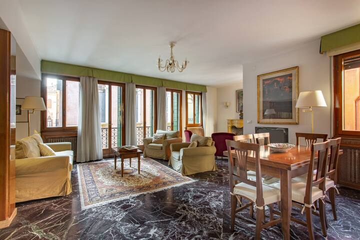 Calle Avvocati – 4 Camere con Vista su Venezia