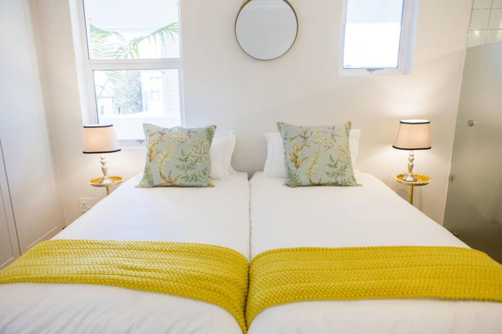 Bedroom, sleeps 2