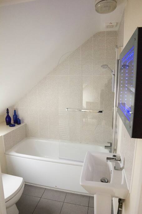 Room 4 Bathroom