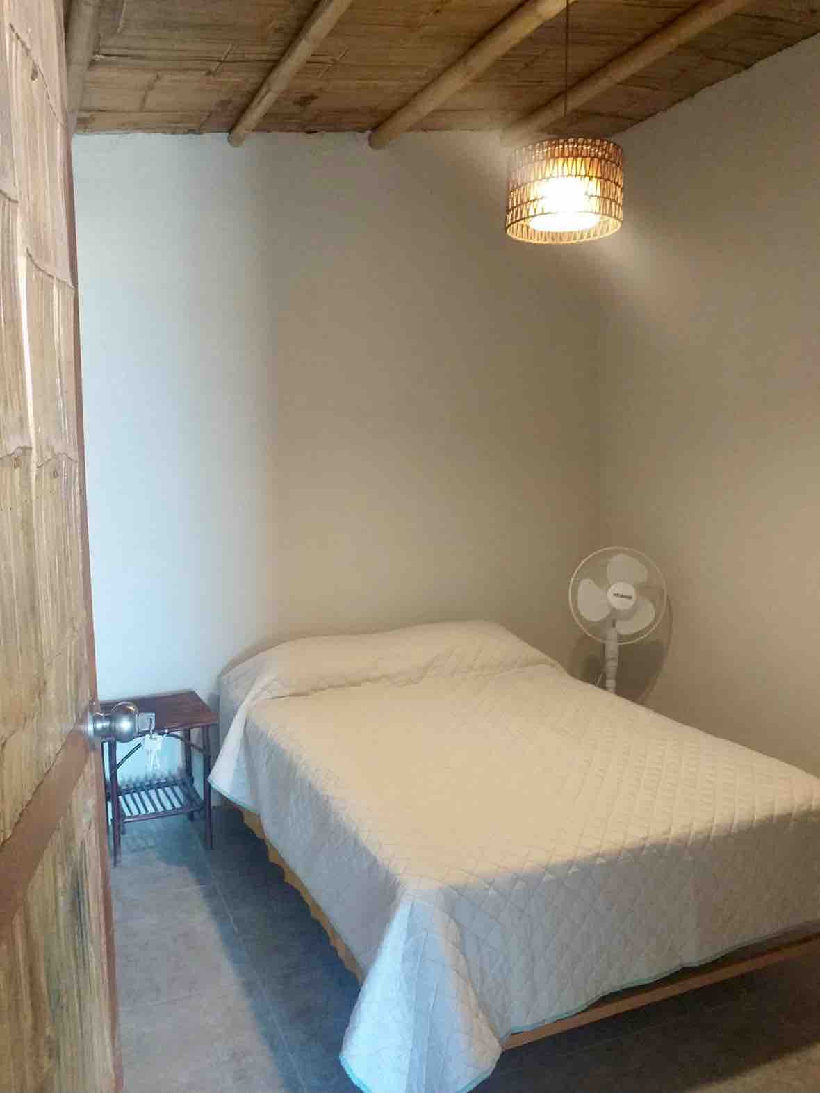 Izba s 1 lôžkom pre 2 osoby.