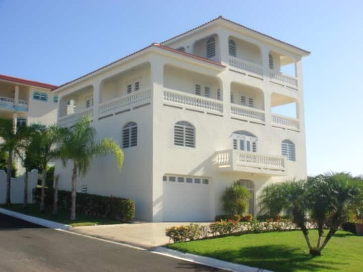 Casa Elegante Mountain & Ocean View Pool Home Houses for Rent in