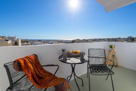 White Perla Suite: Top Sea Views, Min to Old Town