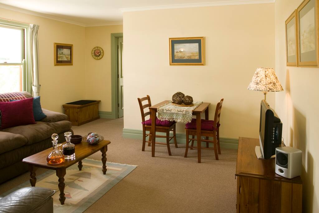 Blueberry Suite Lounge/Dining