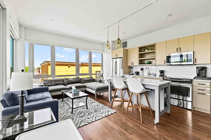 Luxury water view Boston pond gallery image 4