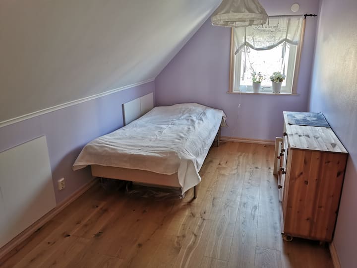 Dormitorio individual en la planta superior