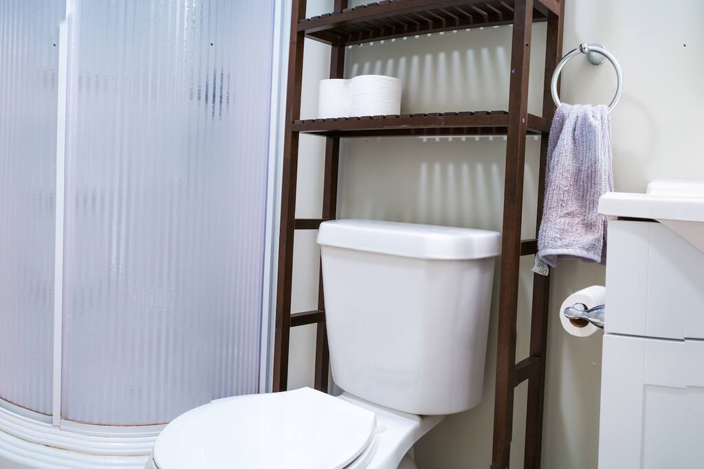Private Guest Bathroom
