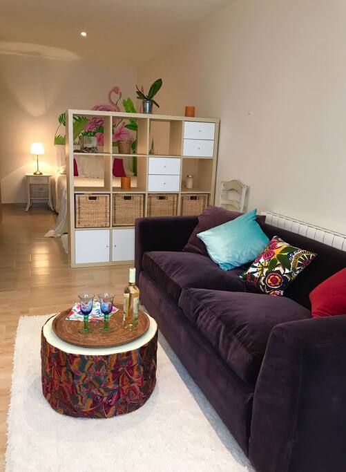 Sofa y un vino
