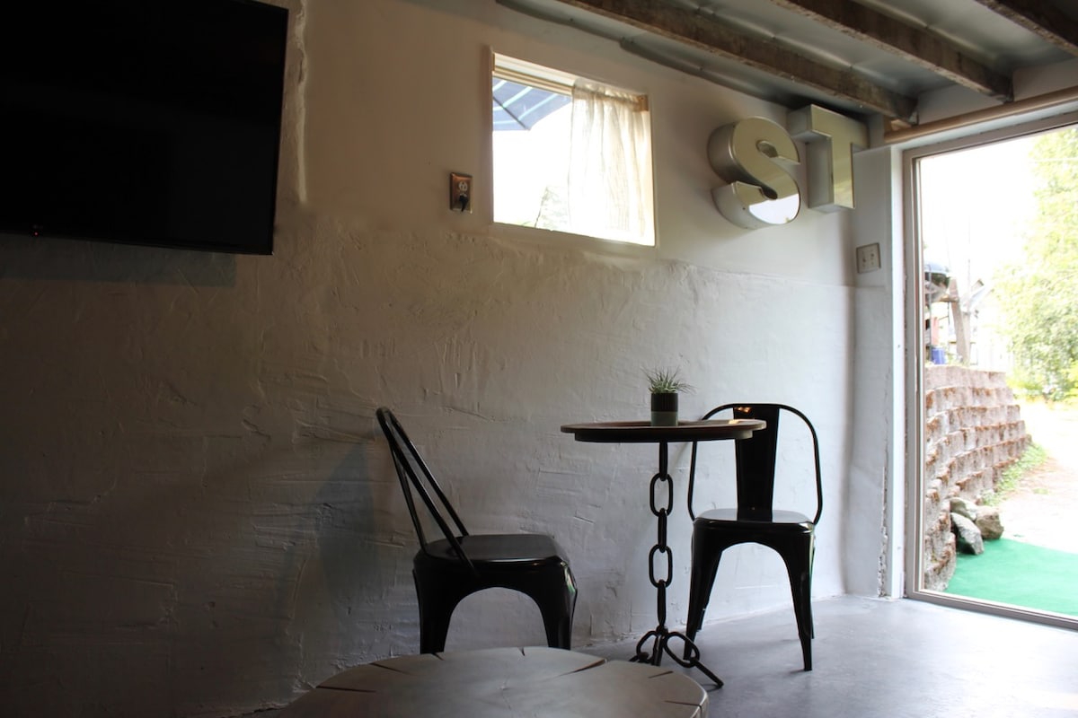 Contemporary Studio