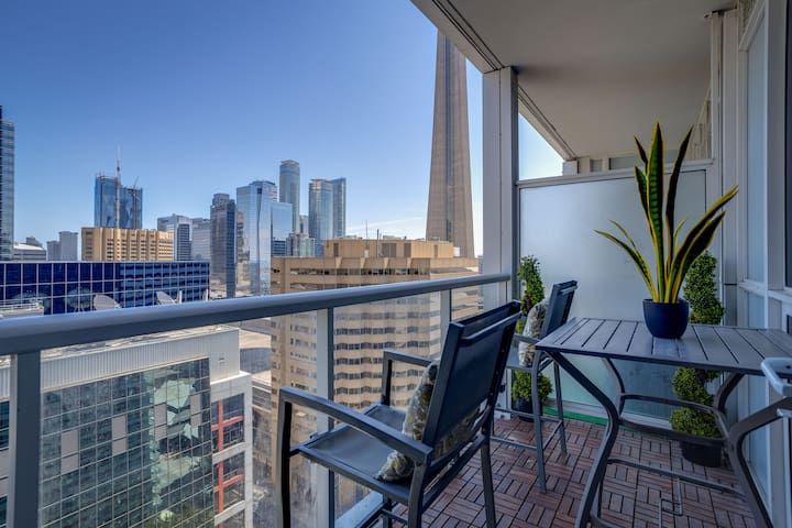 Airbnb Friendly- Sleeps 6 With FreeParking!