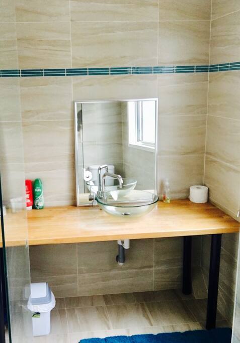 Sandstone tiling, terrific shower feature.