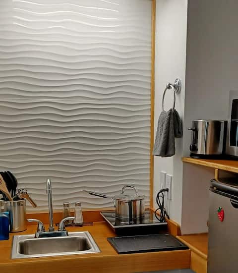 Top Airbnb: COZY SUITE 5 MINUTES TO I 95 inter state & BEACHES in Palm Bay