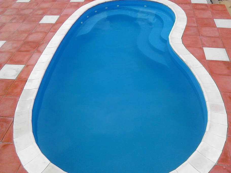 Swimming pool with inbuilt jaccuzi
