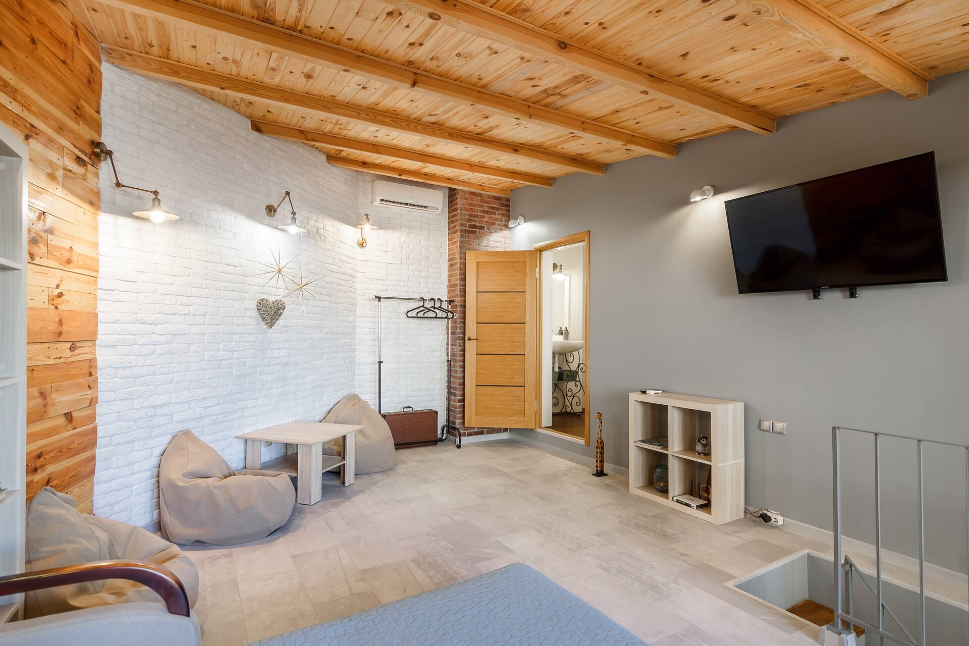 A 60 sqm loft with a terrace near Deribasovskaya
