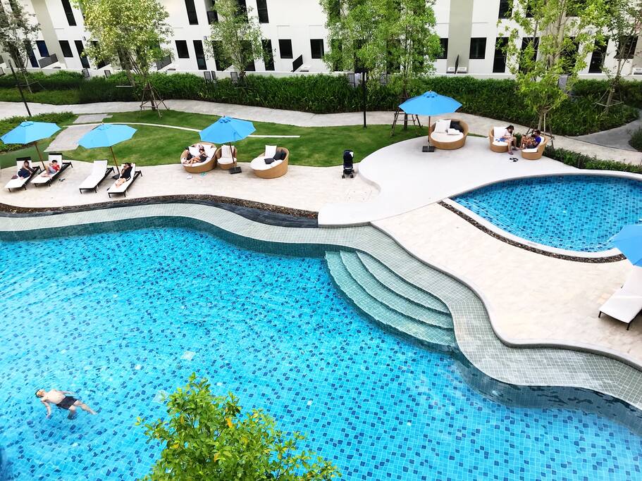 This room located on 4th floor with nice pool and garden views.
