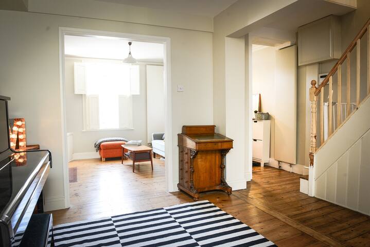 Victorian Cottage in Conservation Area, Greenwich. gallery image 4