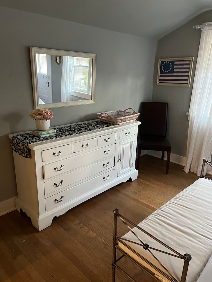 Брачен кревет (широк 150-179 см) на втор кат 