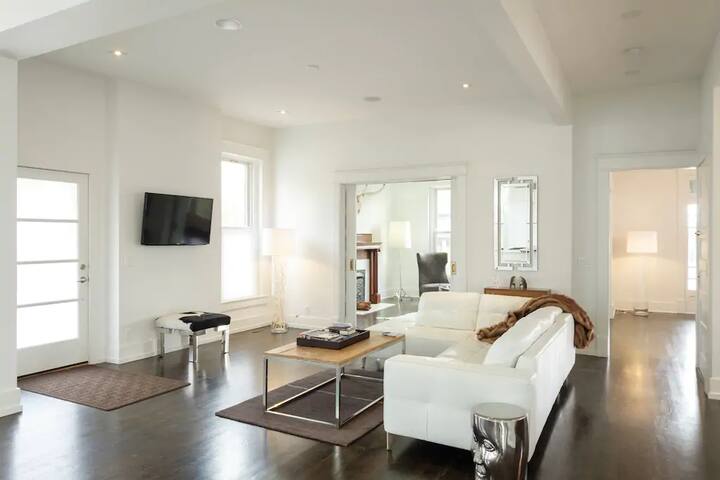 Luxury Retreat Home in the Heart of 12 South gallery image 4