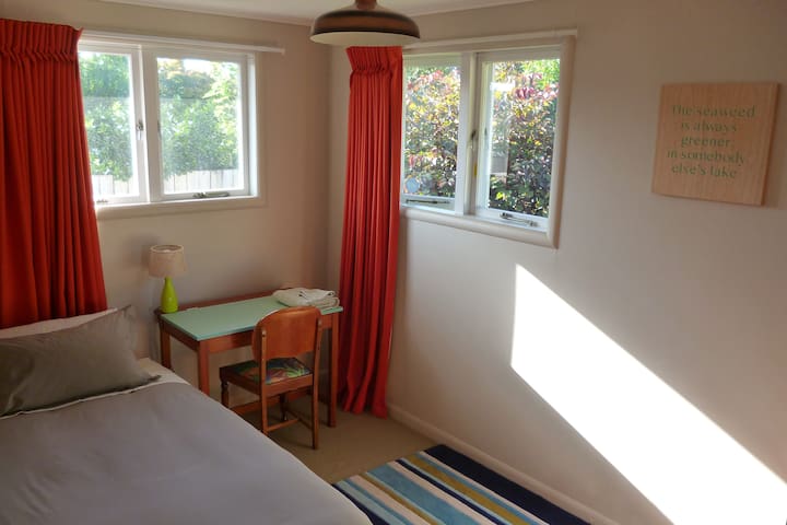 Single room, close to Hospital