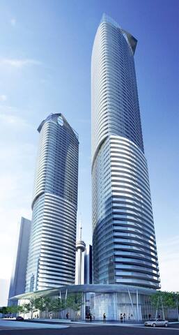 2 BR Luxury Condo, Parking CN Tower View gallery image 2