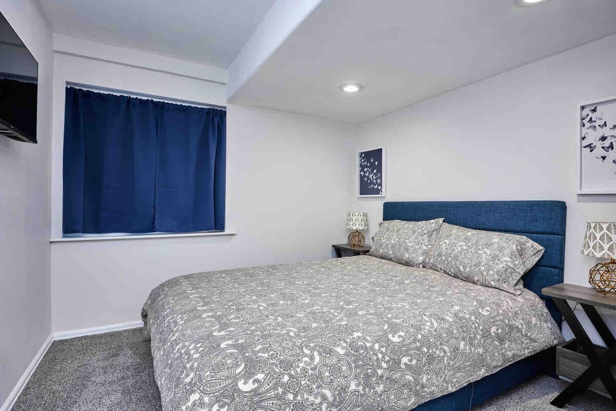 标准双人床卧室