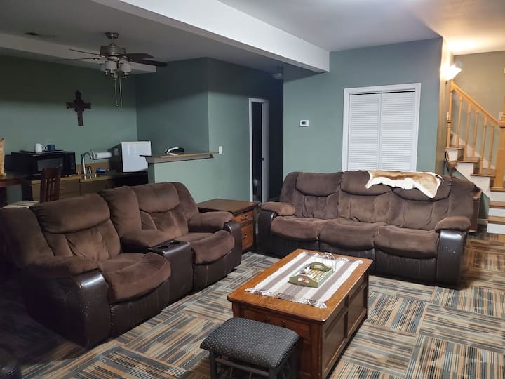 Private Basement Living Space. - Suwanee, GA