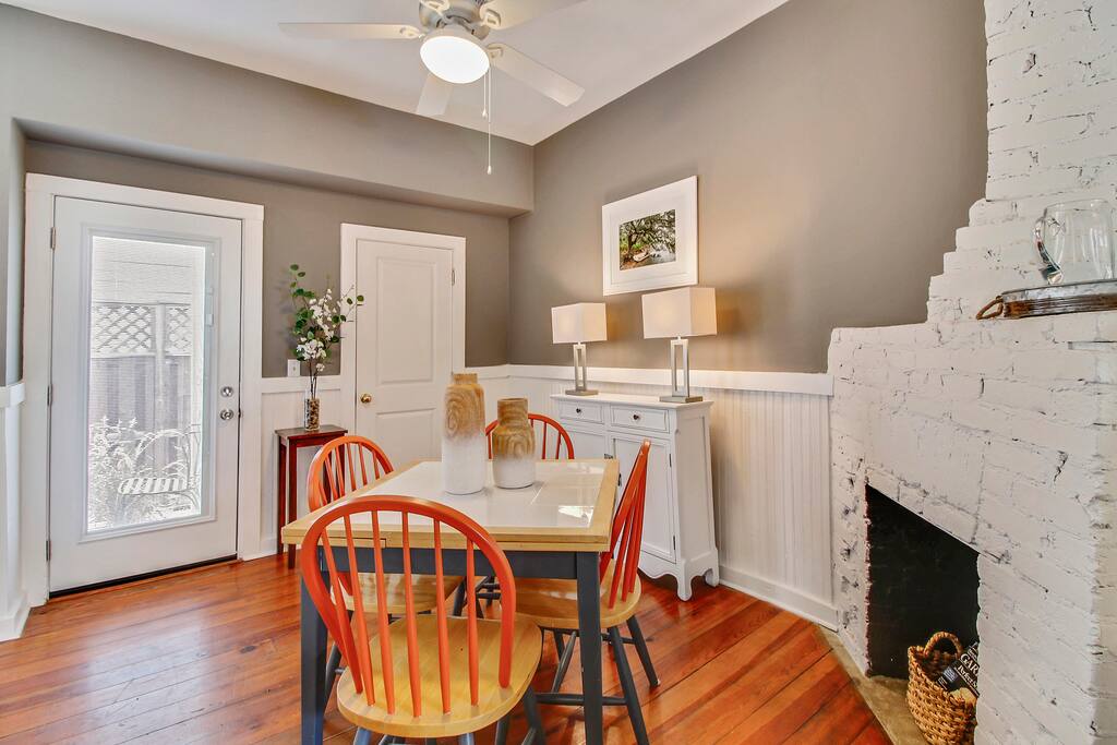 Dining room seating for four.