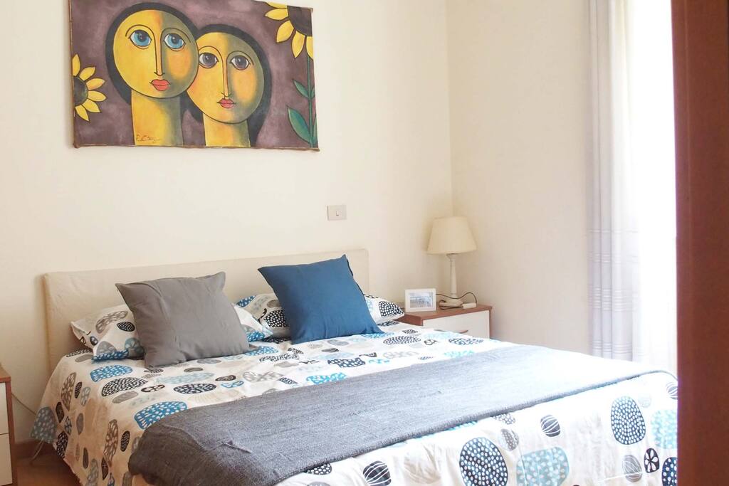 Bright double bedroom - Luminosa camera da letto matrimoniale