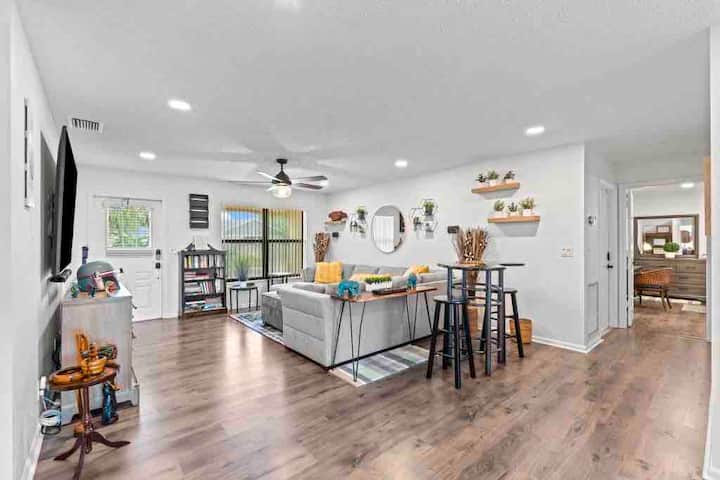 Modern Living In Royal Palm Beach - Royal Palm Beach, FL