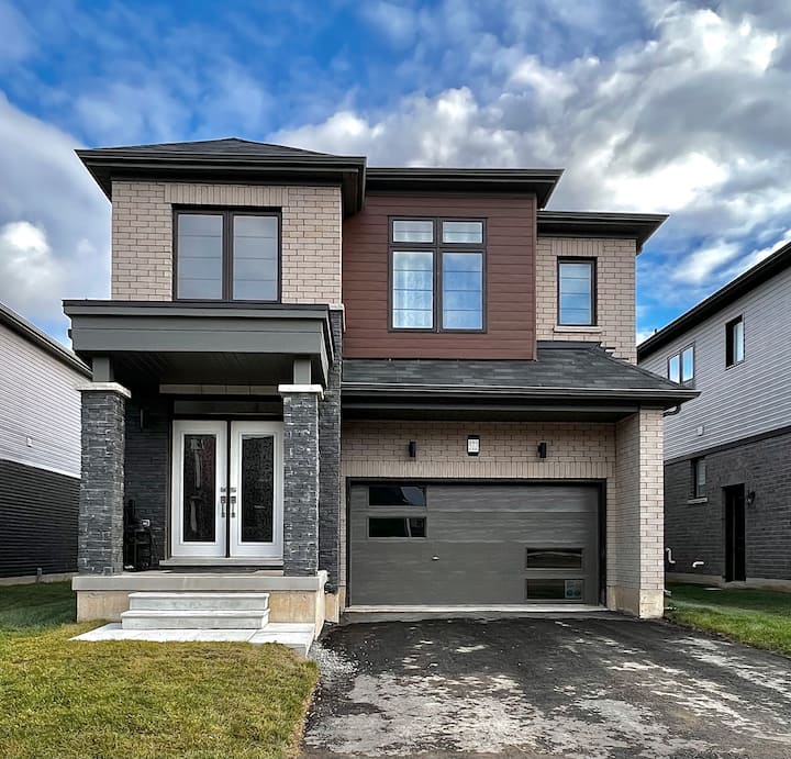 Niagara Getaway Cozy 4Bdrm Home with BBQ Grill Houses for Rent in