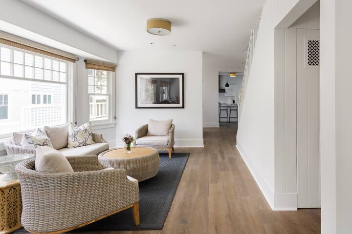 Bright & Charming Beach House Steps from Ocean gallery image 3