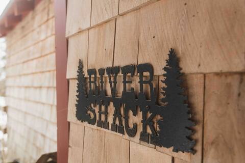 Cozy Riverfront Cabin-Ski, Swim, Fish, Hike