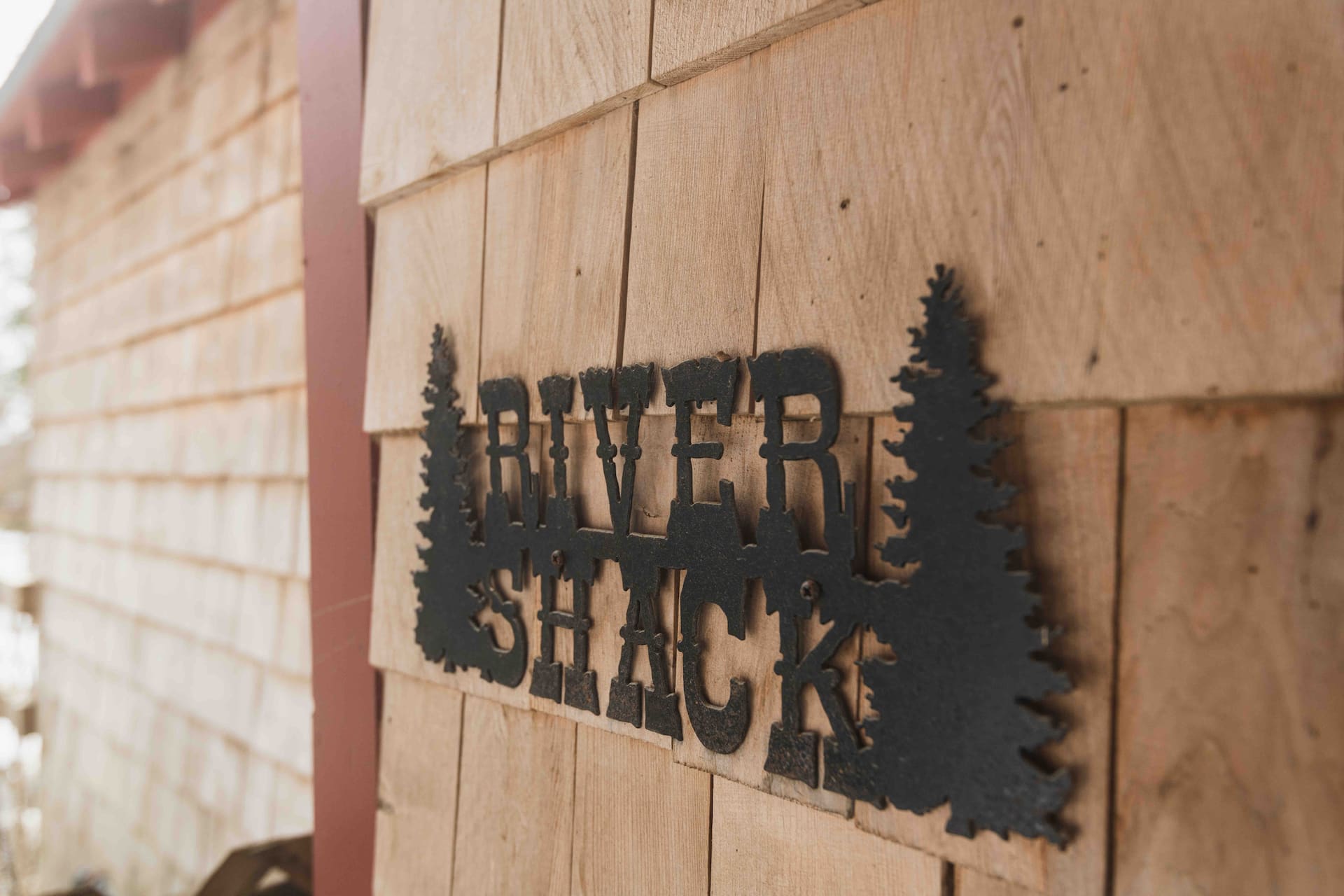 Charming & Cozy River Front Cabin- Close to ski mountains. Ski,Fish,Swim & Hike!