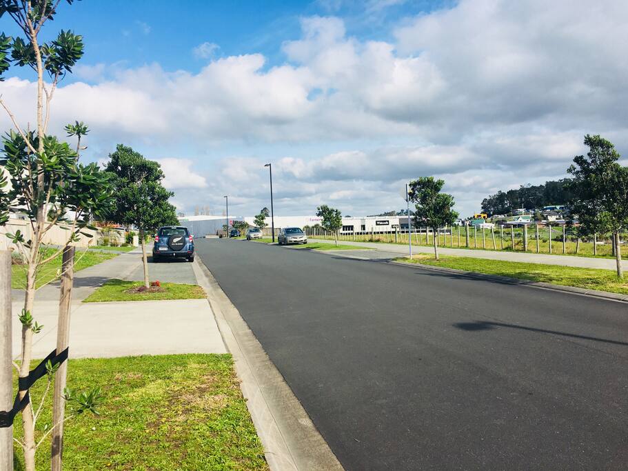 Short stroll to Silverdale Centre, Mall, Restaurants, Supermarket