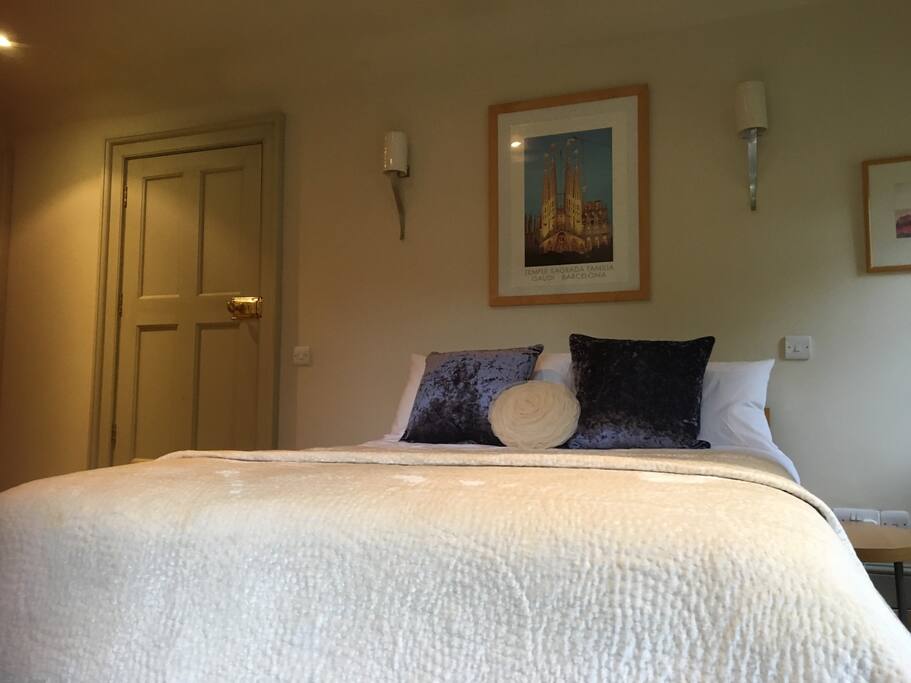 Comfortable double bed