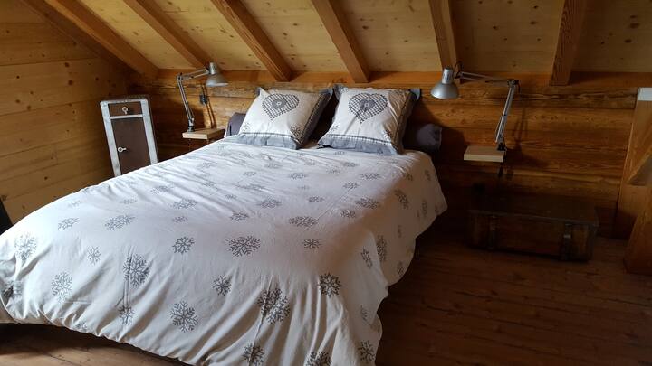 Dhomë me 2 persona me 160*200 krevat dhe pamje nga liqeni i serës Ponçon