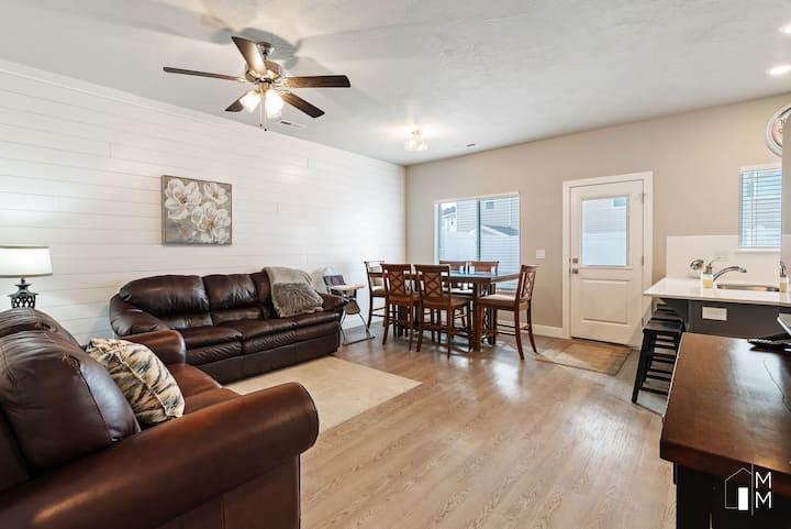 ห้องนั่งเล่นกว้างขวาง!