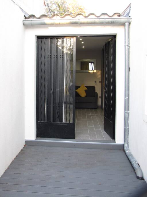 entrée de la pièce