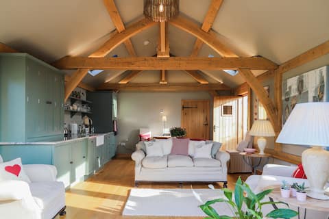 Beautiful oak barn in peaceful countryside setting