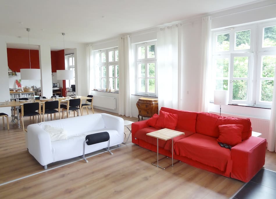 Wohnzimmer mit gemütlicher Sitzecke