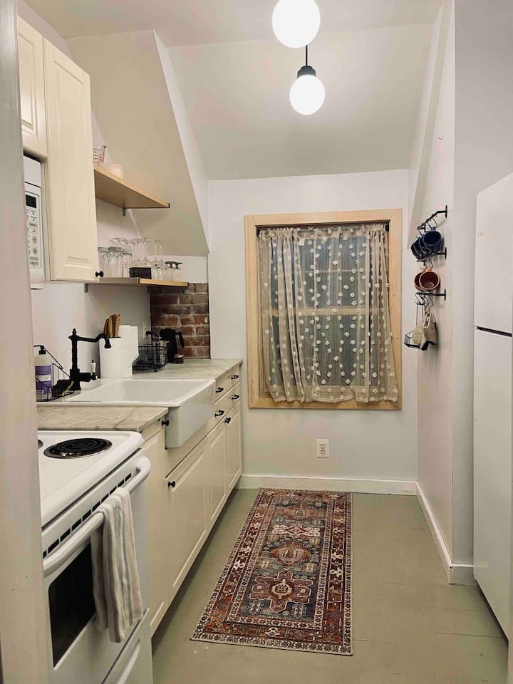 Historic Carriage House With Gated Parking & Patio - Detroit