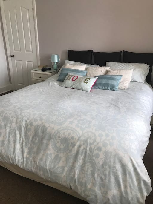 Bedroom 3 King Size Bed