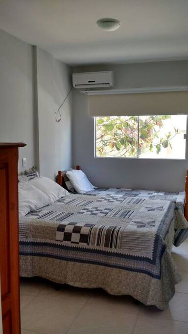 Quarto de casal com cama auxiliar